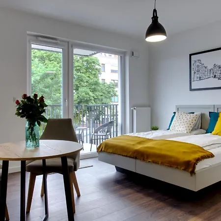 Essence Sapphire Познань