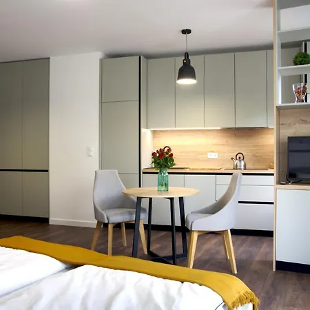 Essence Sapphire Poznań