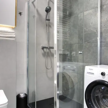 Essence Sapphire Daire *